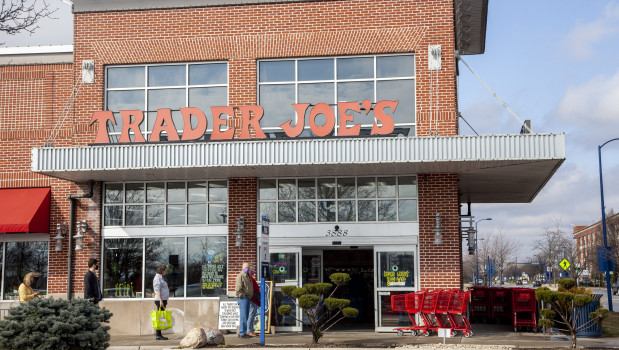 Что открыто во время Пасхи 2025: магазины, банки, почта, Trader Joe’s, Whole Foods Market