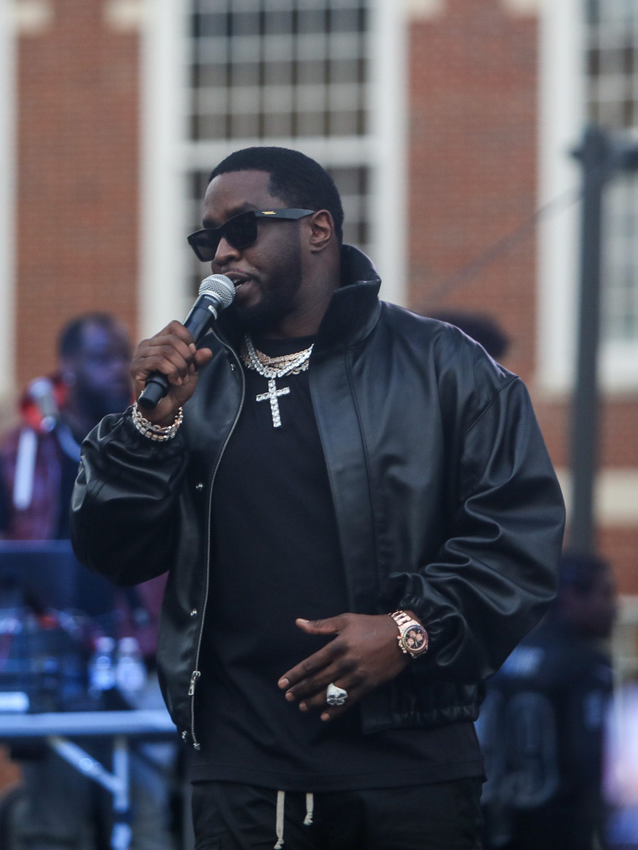 Шон Комбс, известный как Diddy, находится