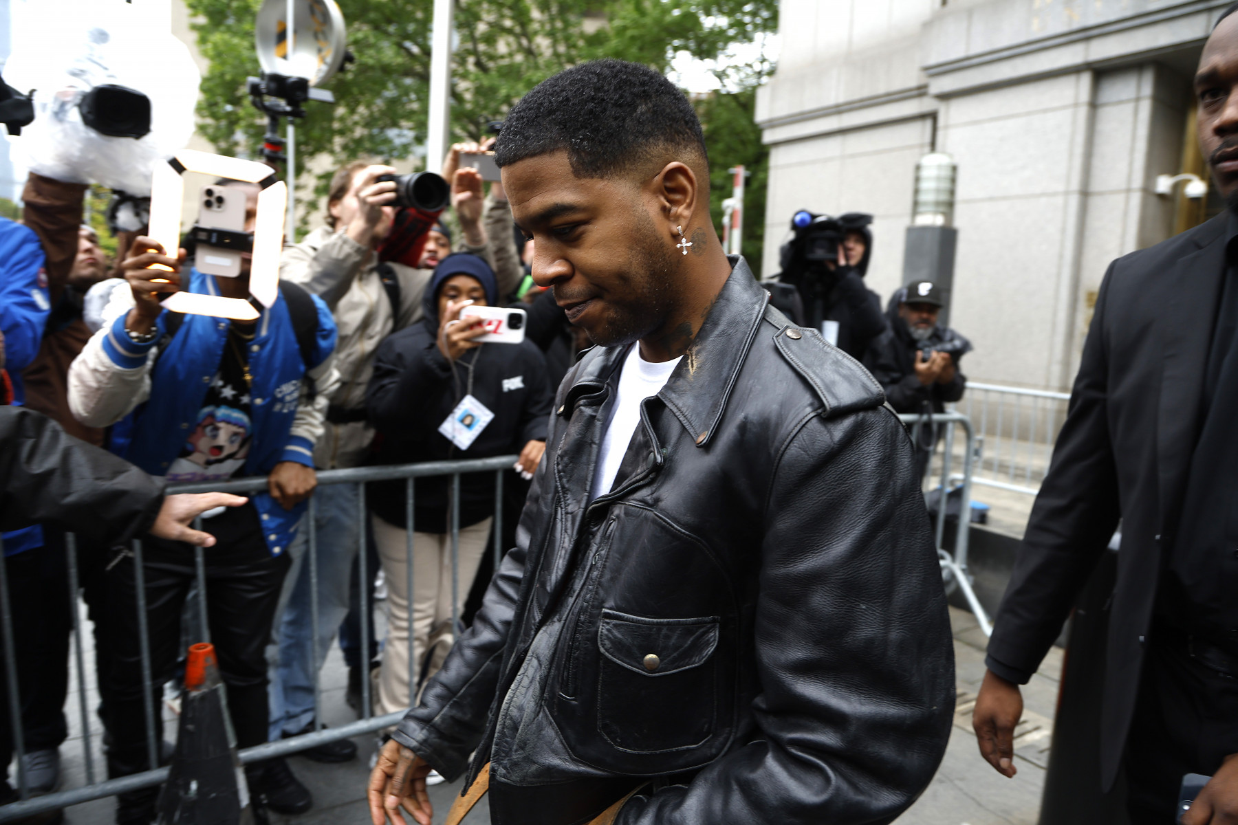 Скандальное свидетельство Kid Cudi проти