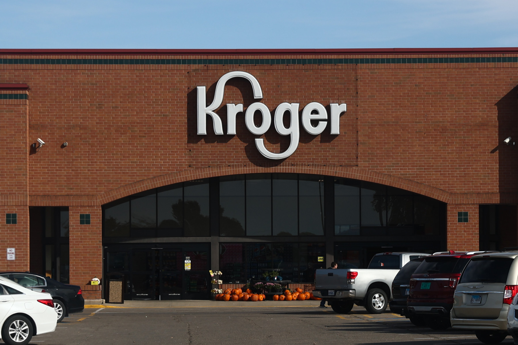 Kroger закрывает 60 магазинов из-за измене
