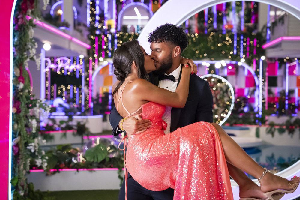 Победители Love Island USA: Амайя Эспиналь и