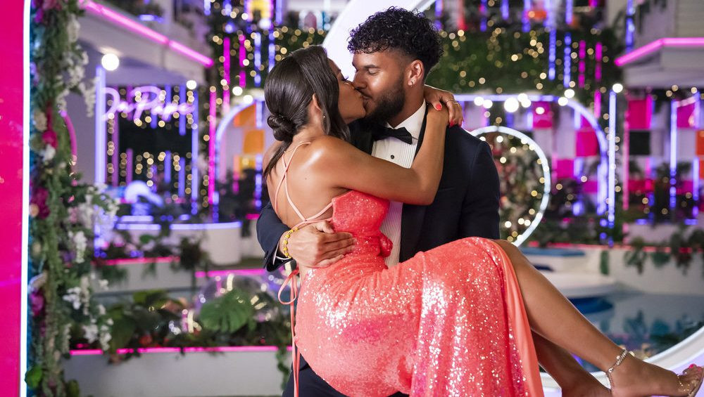 Победители Love Island USA: Амайя Эспиналь и