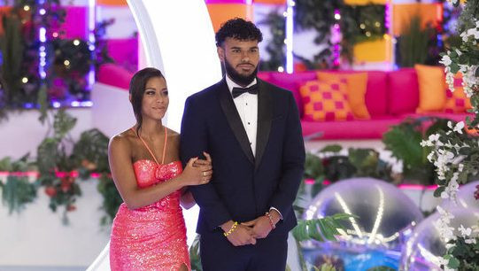 Победители Love Island USA делят приз в $ 100,000