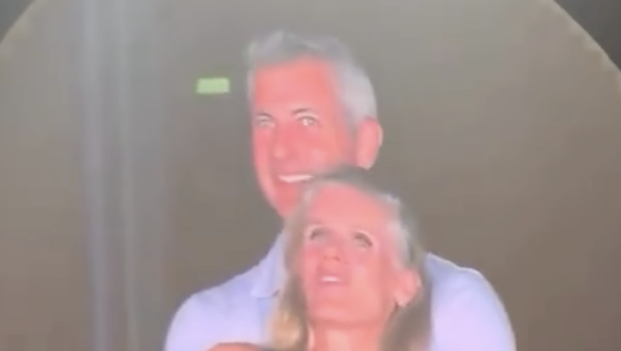 Сandals at Coldplay concert: Kristin Cabot and Andy Byron’s kis