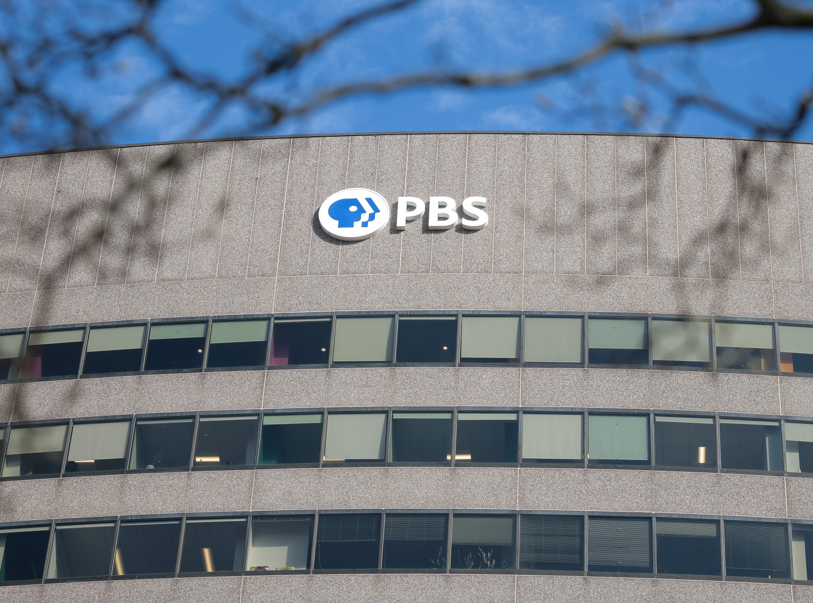 PBS и NPR прекратят работу из-за отмены фе