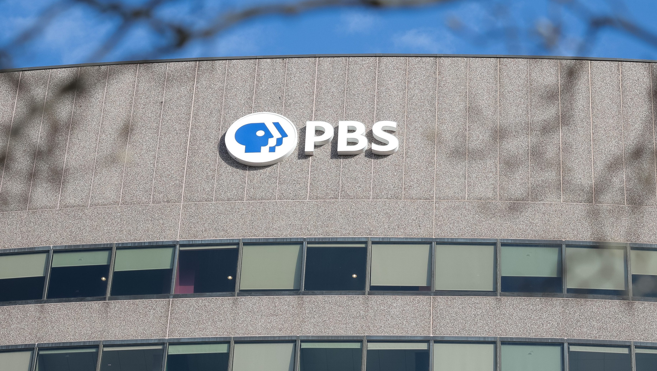 PBS и NPR прекратят работу из-за отмены фе
