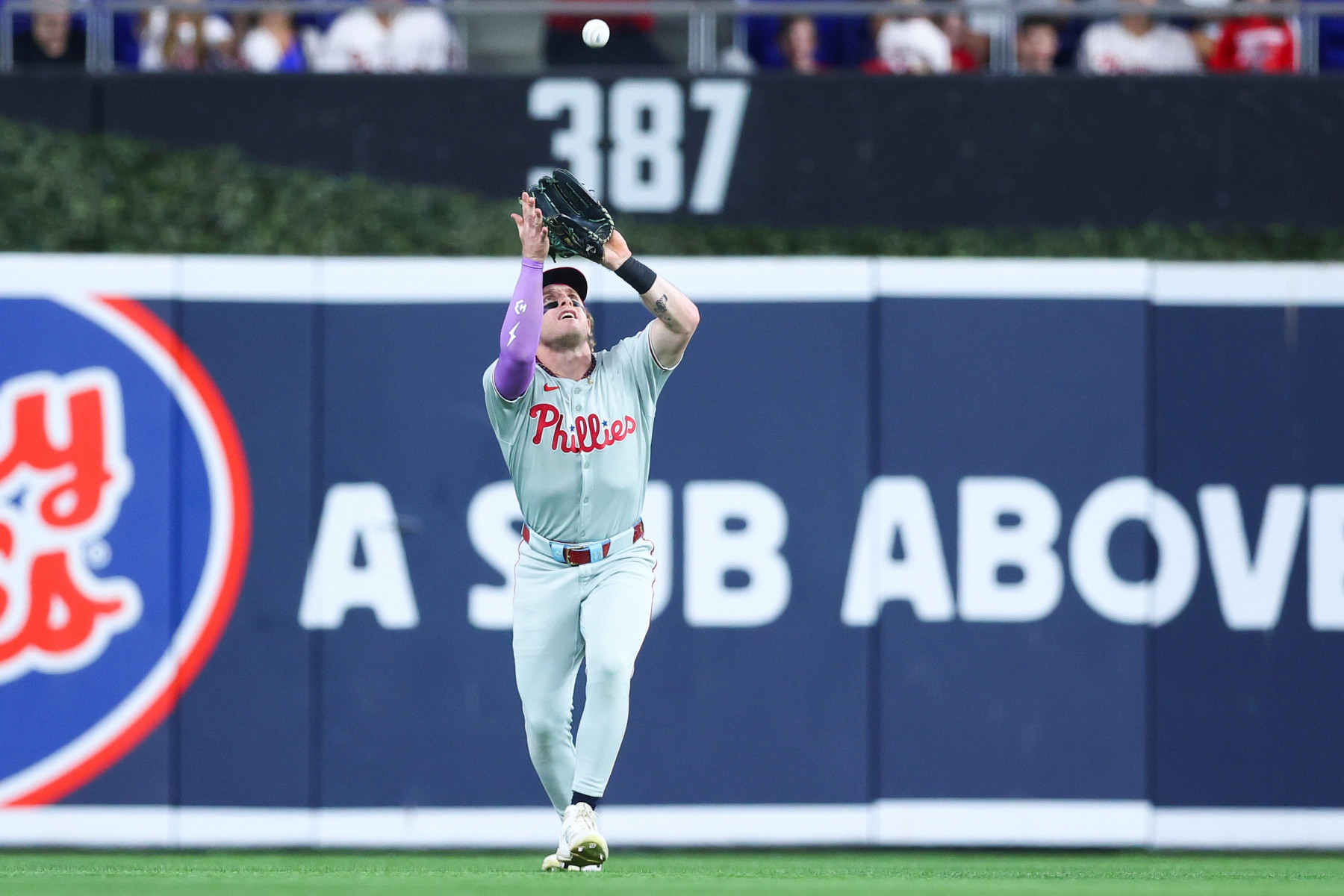 Спор о мяче на матче Phillies vs. Marlins: кто та