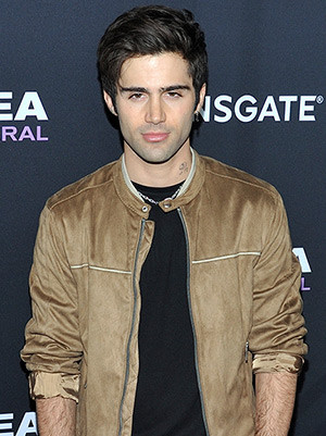 Max Ehrich: от звездной свадьбы с Деми Лова