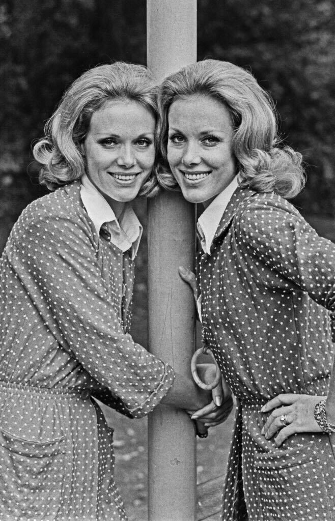 Сестры Кесслер, известные как Kessler Twins,