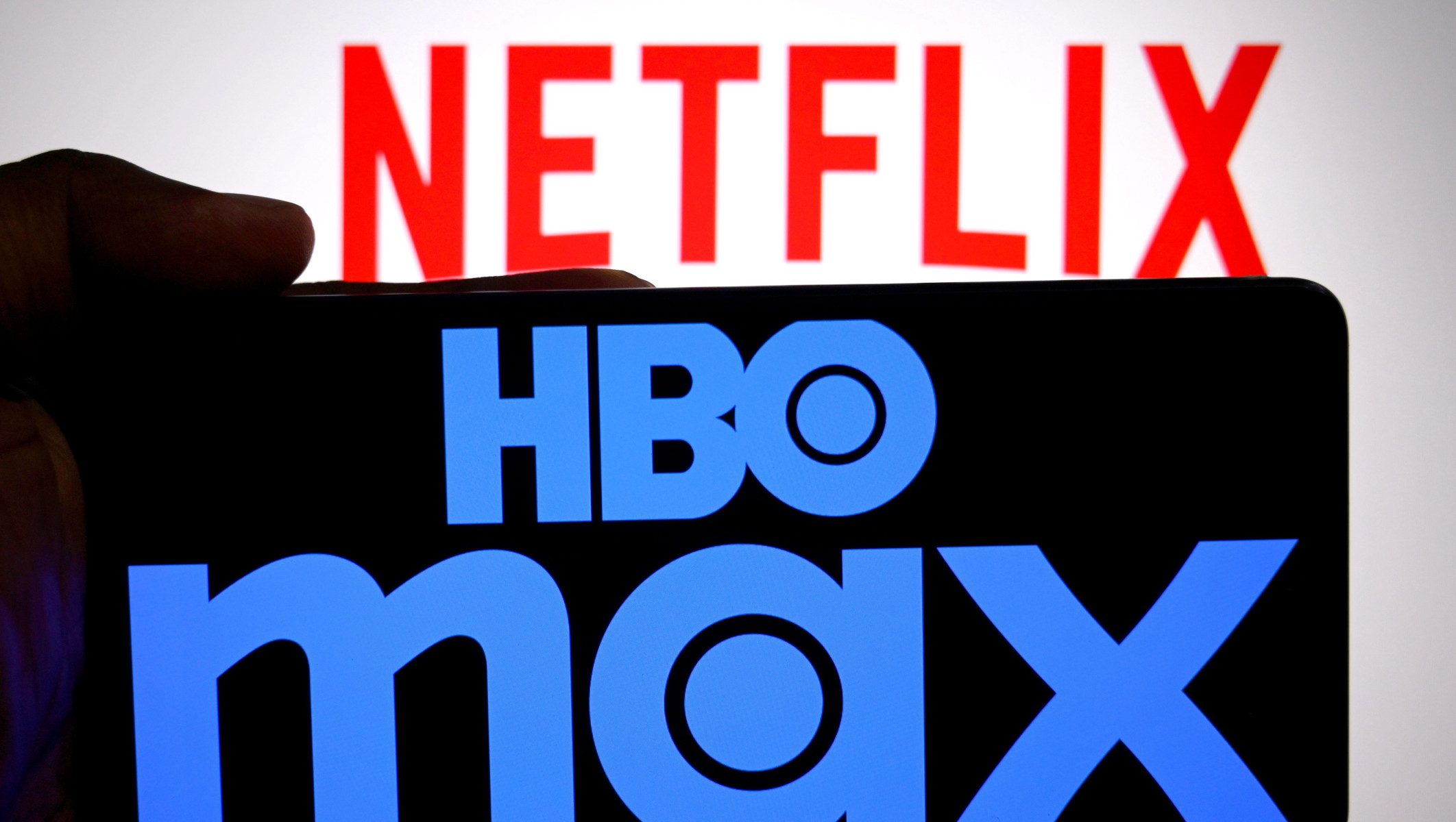 Netflix приобретает Warner Bros: что ждет подпи