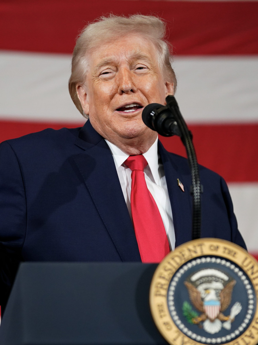 Трамп выступил с самой длинной речью о