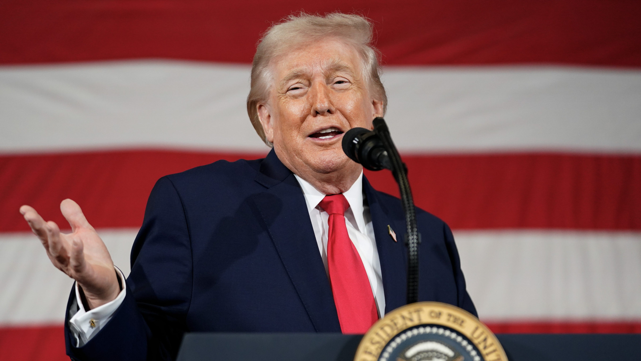 Трамп выступил с самой длинной речью о