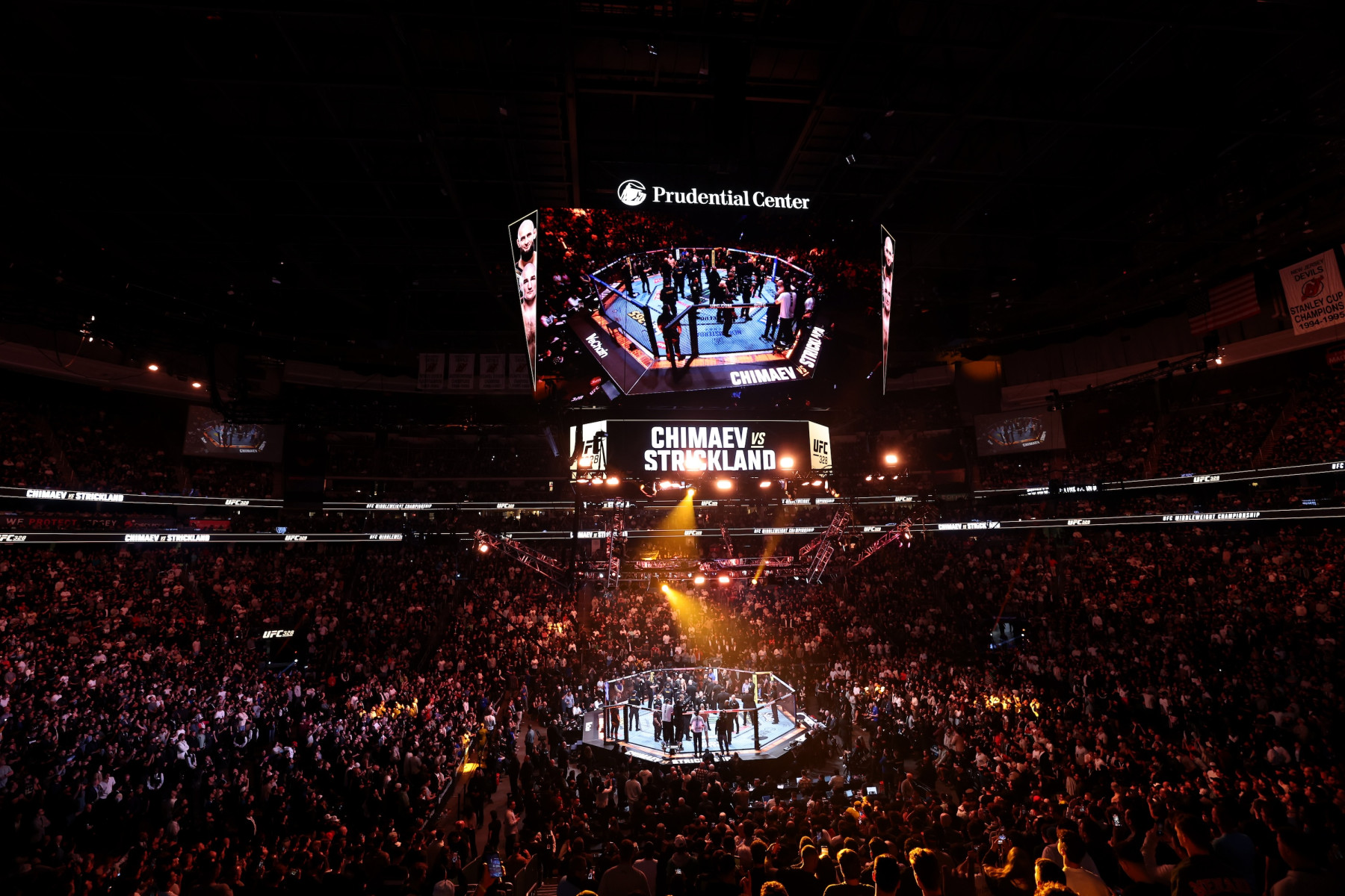 UFC 328: Стрикленд победил Чимаева в глав