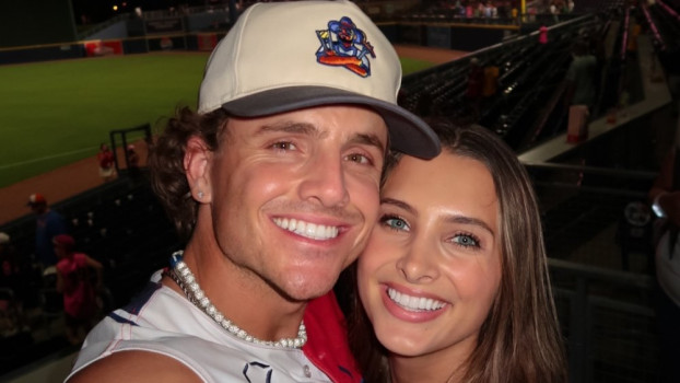 Sidney Moniot and Travis Moniot are expecting their first child in March 2027